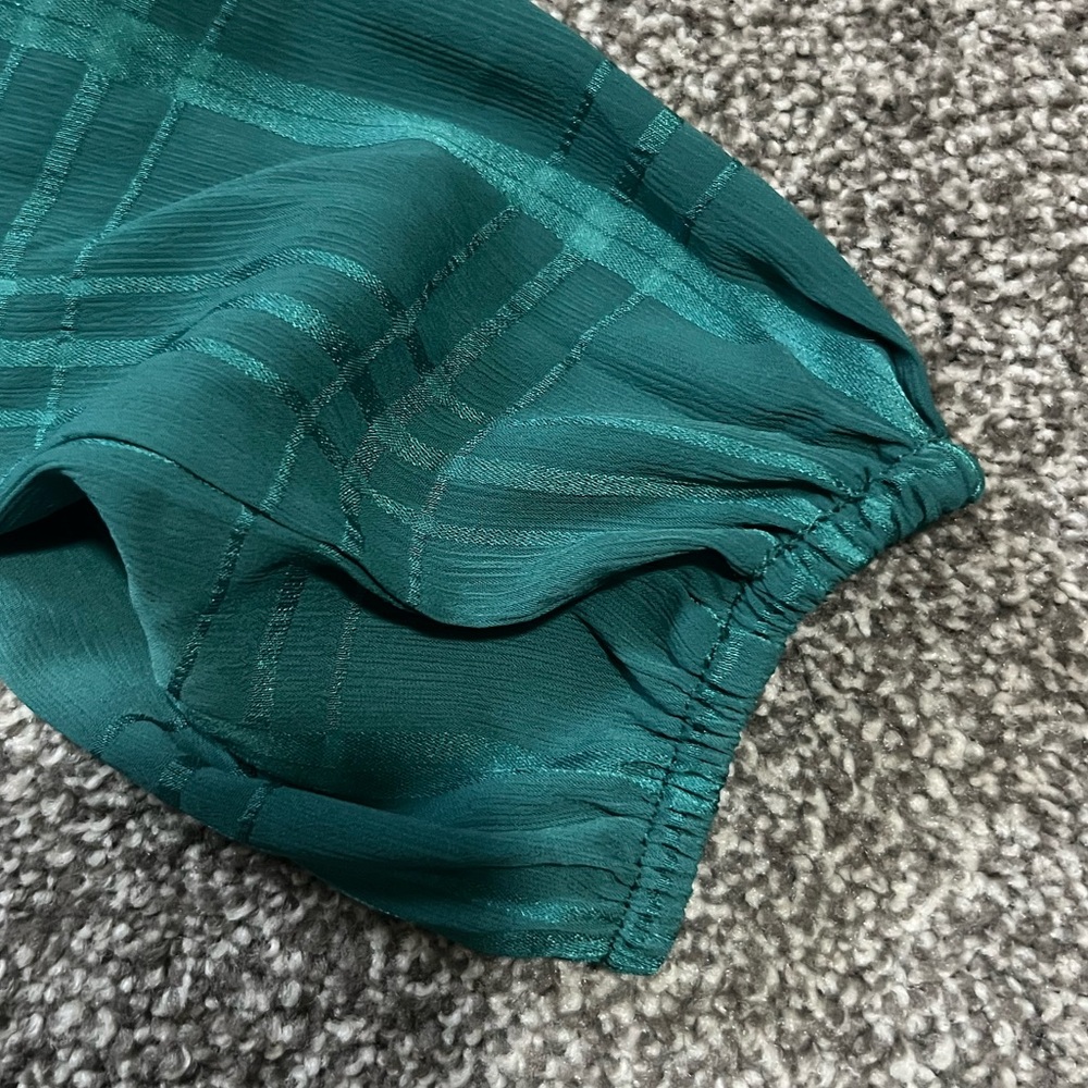 V Neck Ruffled Romper - Picture 3 of 6